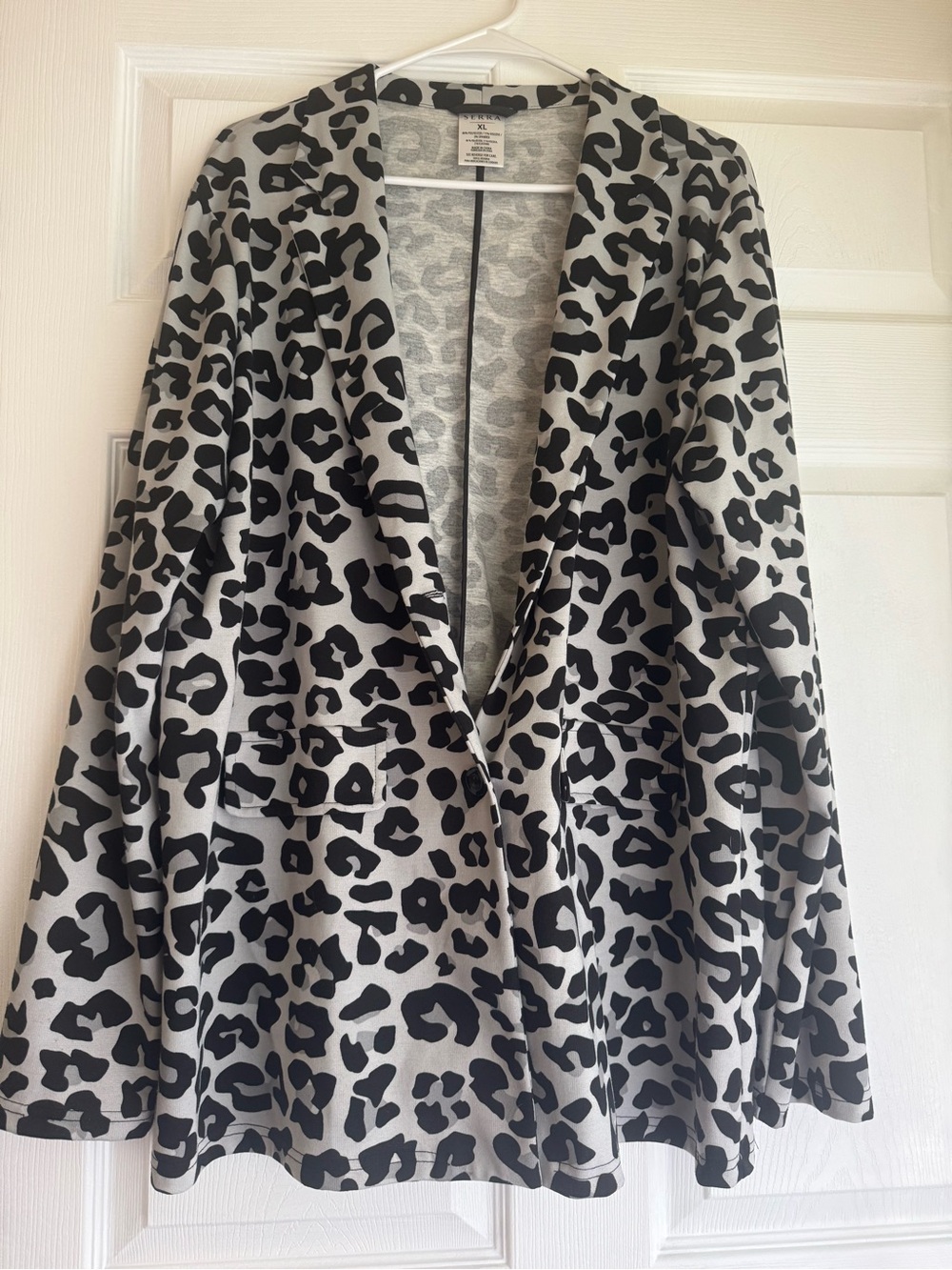 Women's Black & White Leopard Print Long Sleeve Blazer